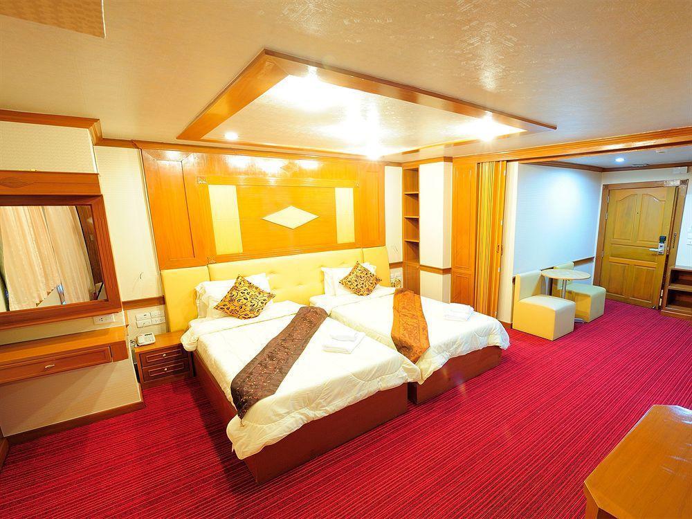 Oyo 796 Paradise Sukhumvit Hotel Banguecoque Exterior foto