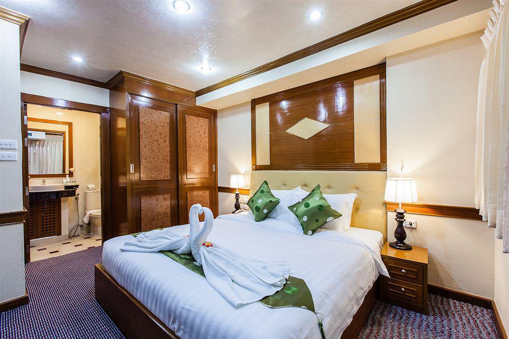 Oyo 796 Paradise Sukhumvit Hotel Banguecoque Exterior foto