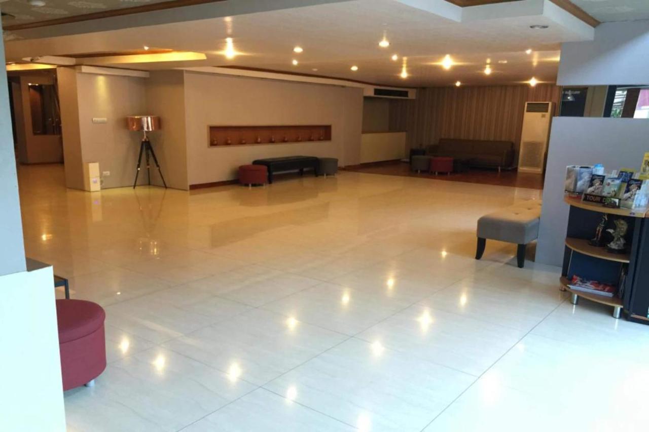 Oyo 796 Paradise Sukhumvit Hotel Banguecoque Exterior foto